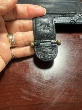 Fossil Black Leather wallet in very good condition refer to pictures